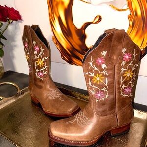 Floral Embroidered Tan Western Boots
